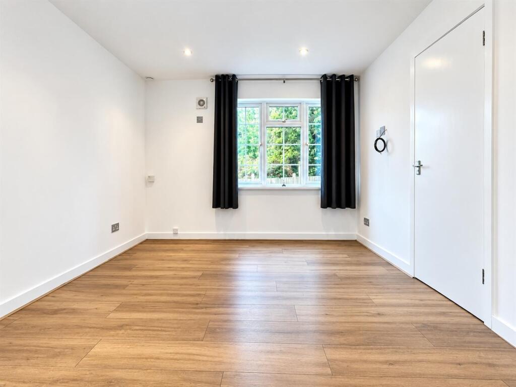 Apartment in Slough, Chalvey - View 5