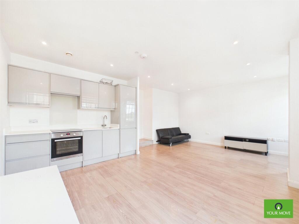 Main image of property: High Street, Hornchurch, RM12