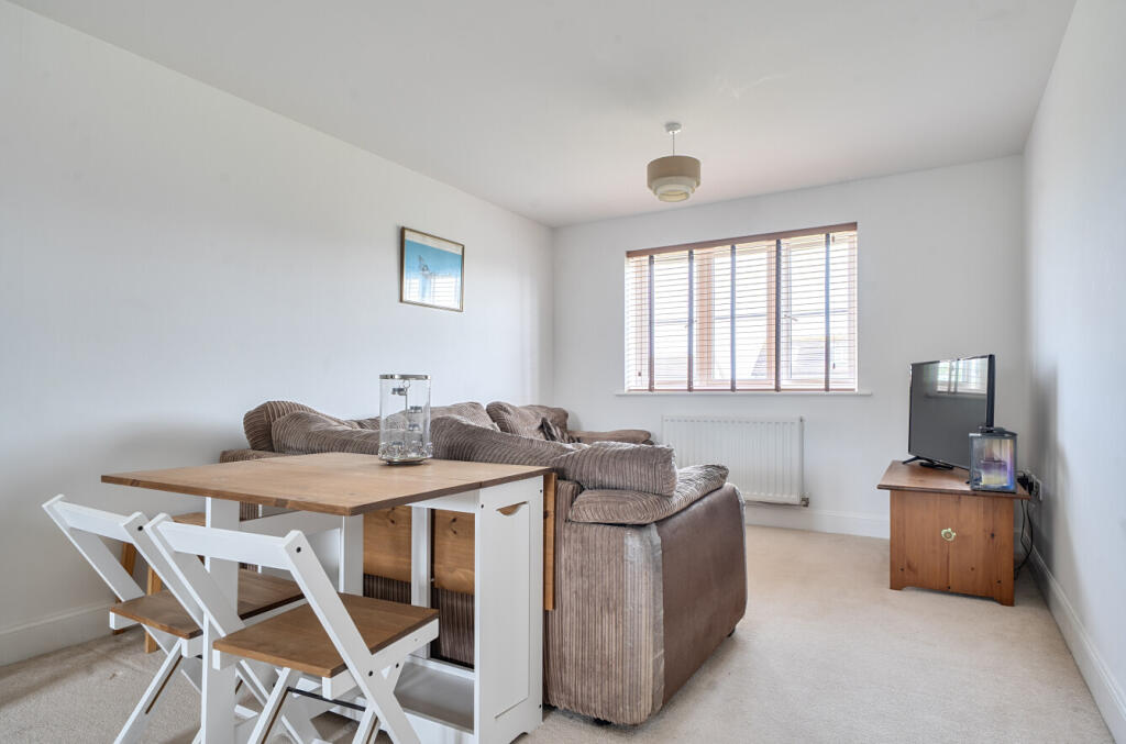 Apartment in Chichester, Tangmere - View 4