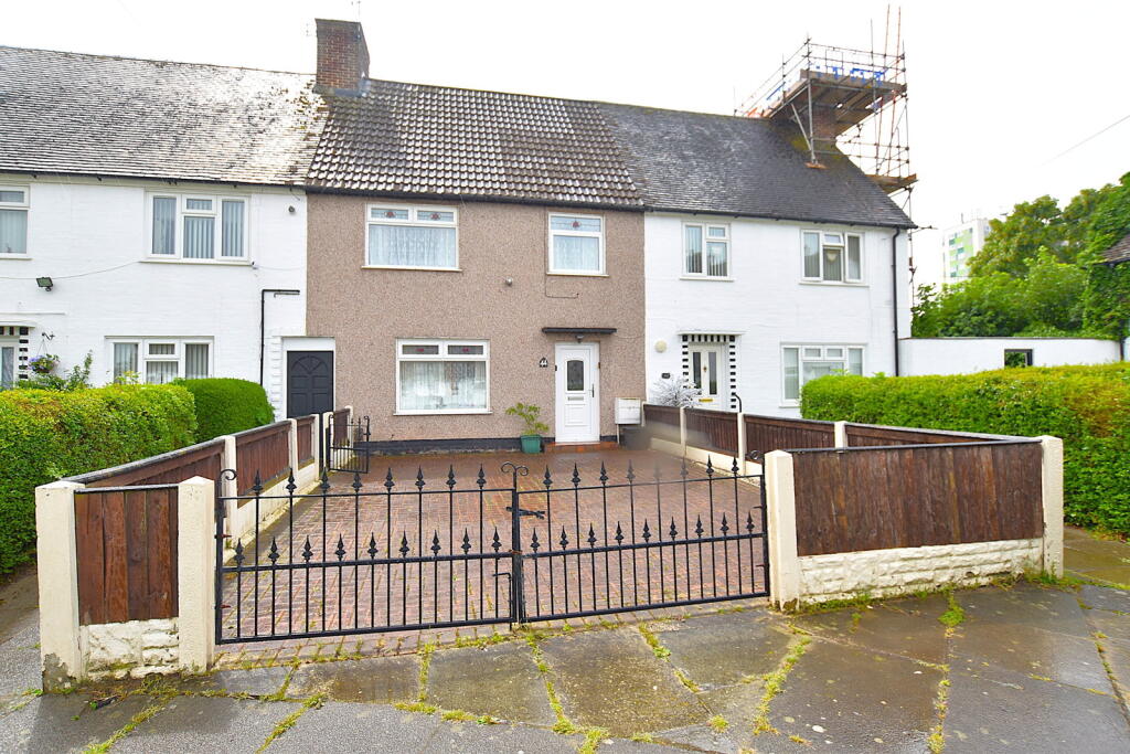 2-bed terraced on Ganneys Meadow Road, Woodchurch, CH49, £125,000