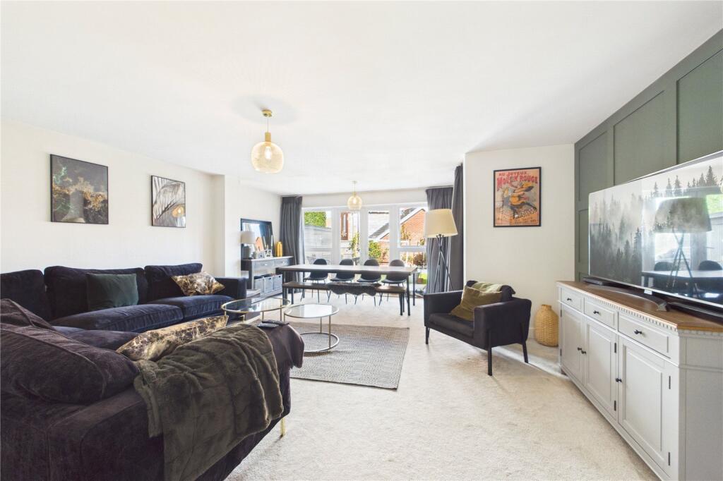 House in Three Mile Cross, Shinfield - View 2