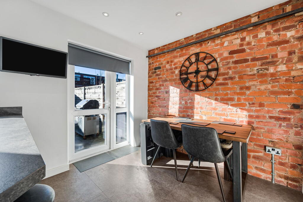 Grange Avenue, Cheadle Hulme, Cheadle, SK8 5NL photo 4