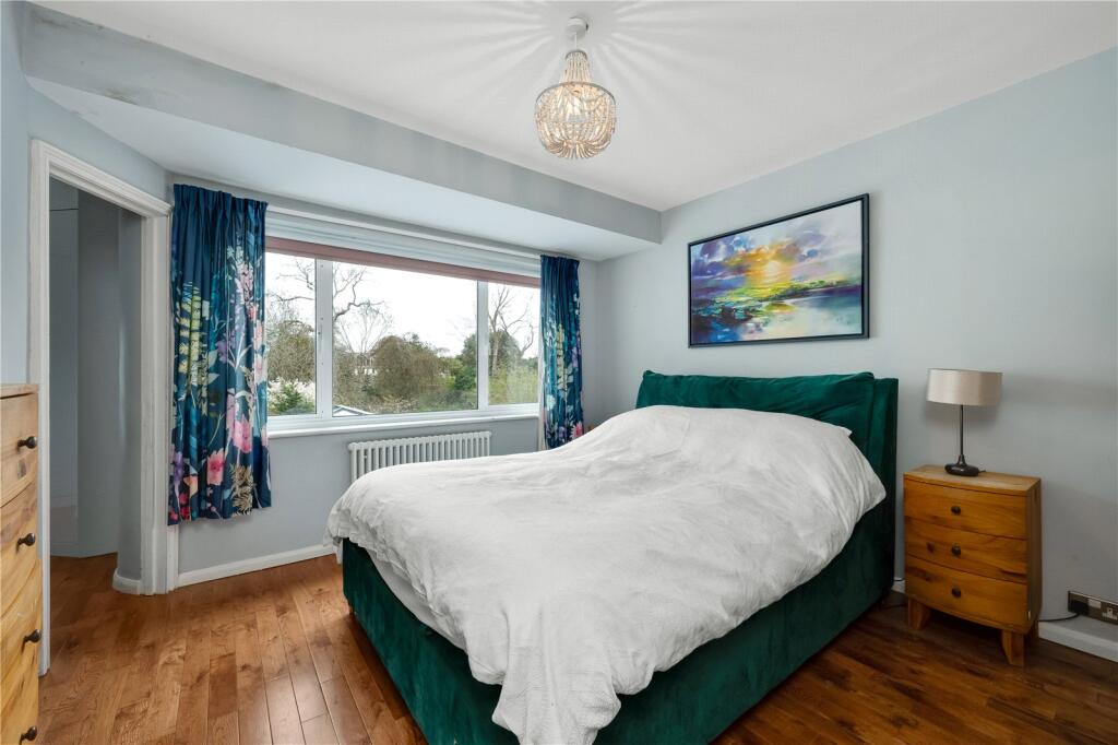 House in Elmbridge, Surrey - More
