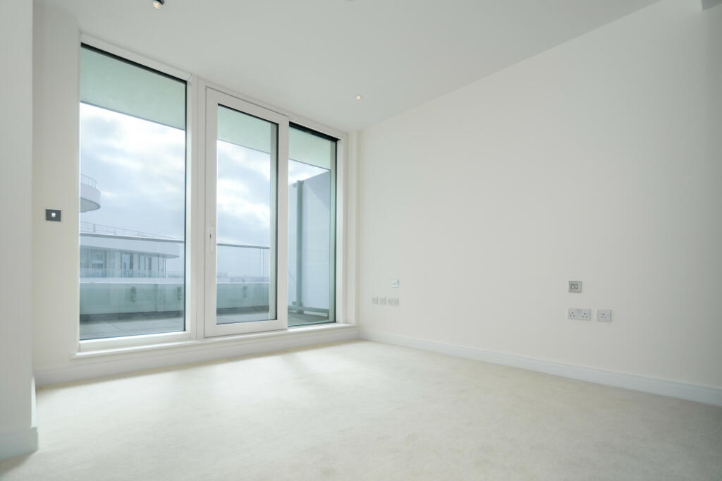 1 Sopwith Way,  London, SW11 photo 3