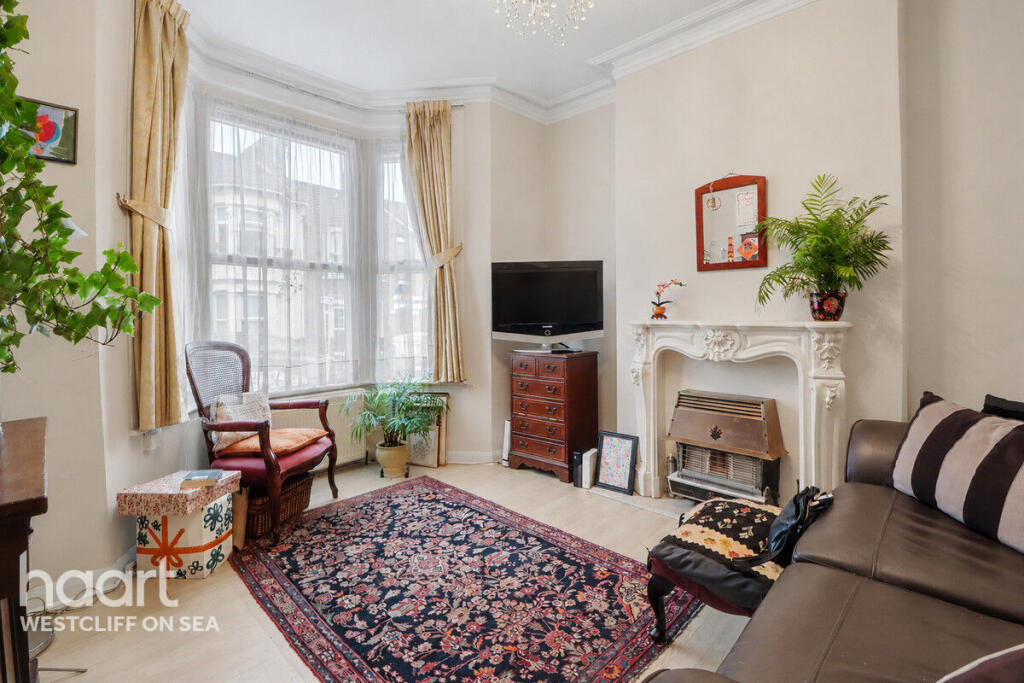 1-bed flat on Albert Road, Southend-on-sea, £160,000
