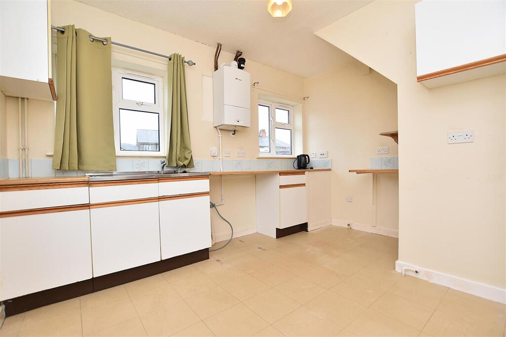 House in Llandudno, Cefn - View 4