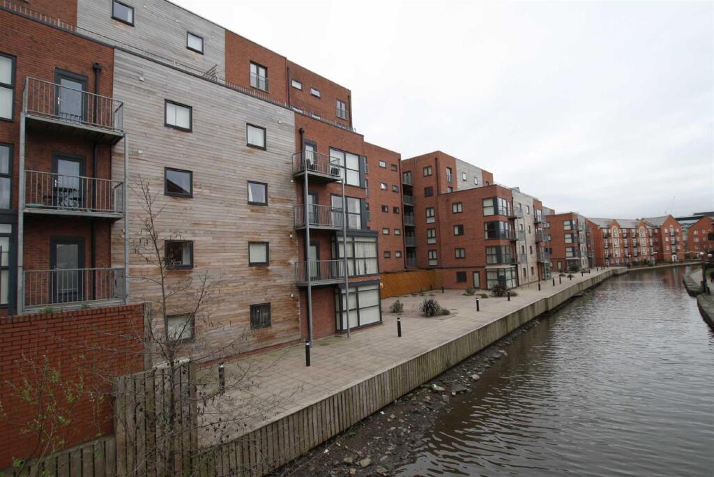 Apartment in Manchester, Piccadilly, City Centre - View 4