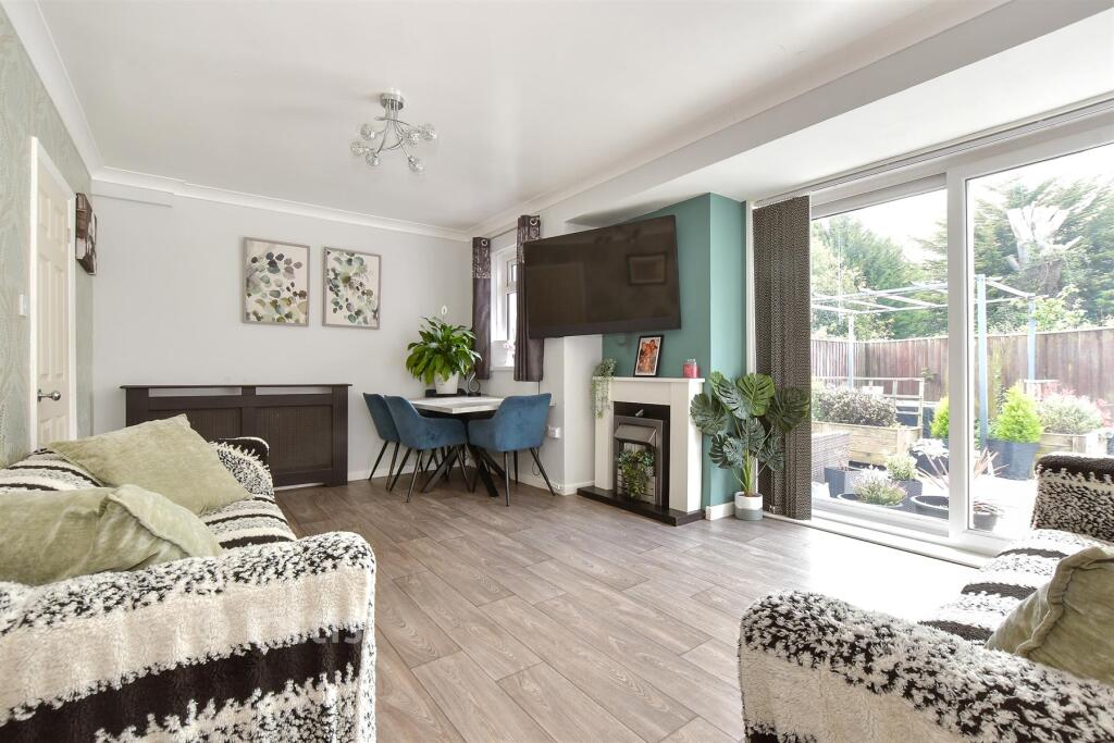 4-bed detached on Martine Close, Freshwater, Isle of Wight, £228,000