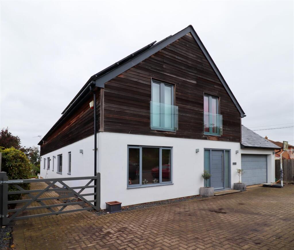 Main image of property: The Hamlet, Chettisham