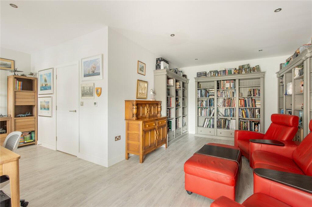 House in Cambridge, Ninewells, Cherry Hinton - More