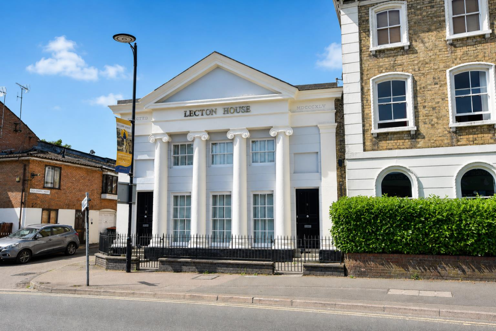 2-bed flat on Lake Street, Leighton Buzzard, £227,500