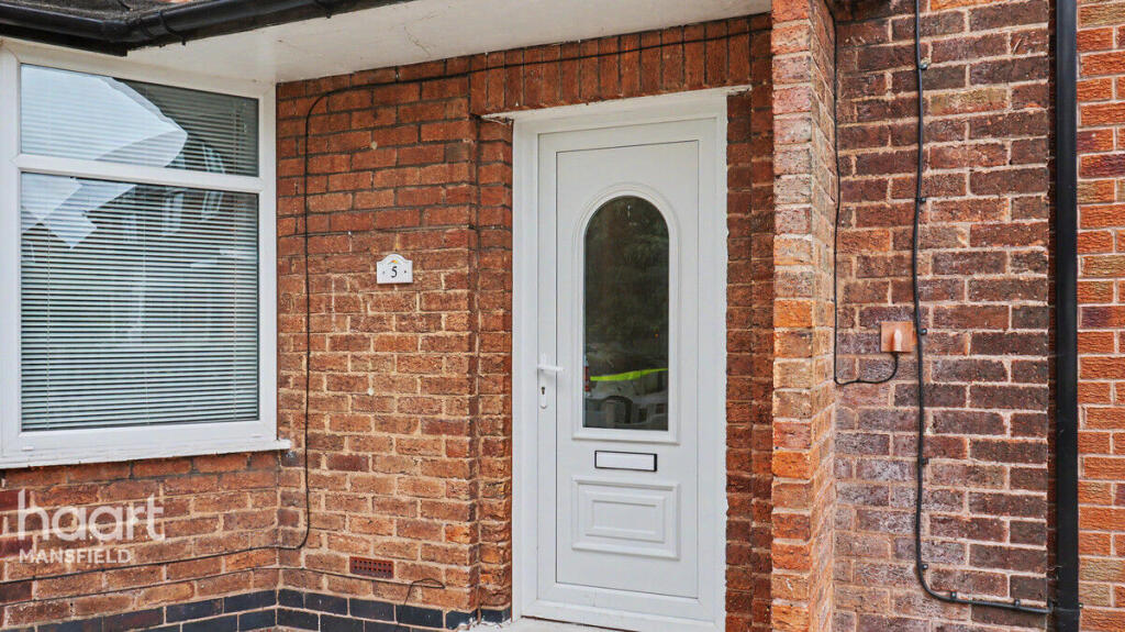 House in Bolsover, Shirebrook - More
