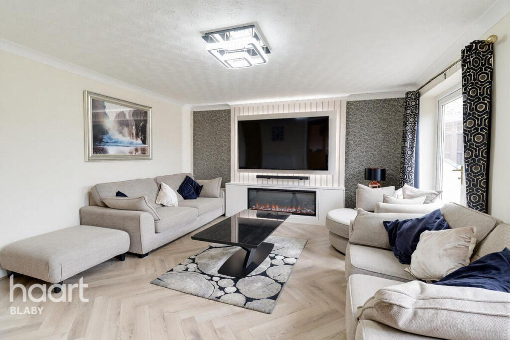 4-bed detached on Alice Gardens, Leicester, £650,000