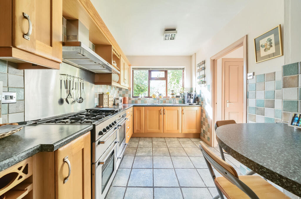 House in Guildford - View 5