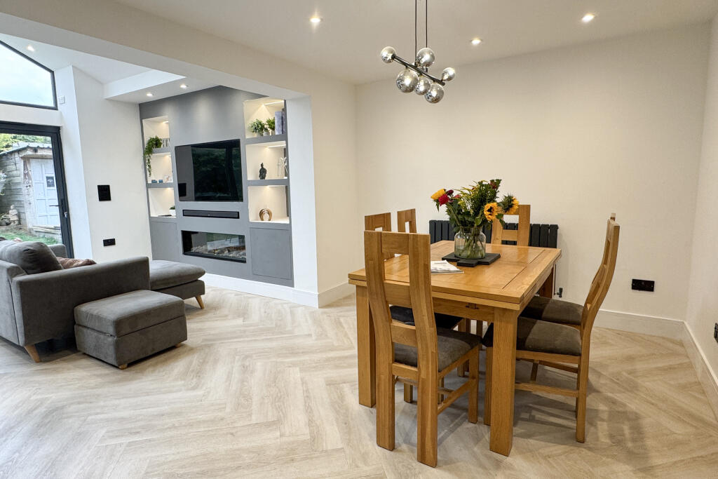 House in South Oxfordshire, Thame - More
