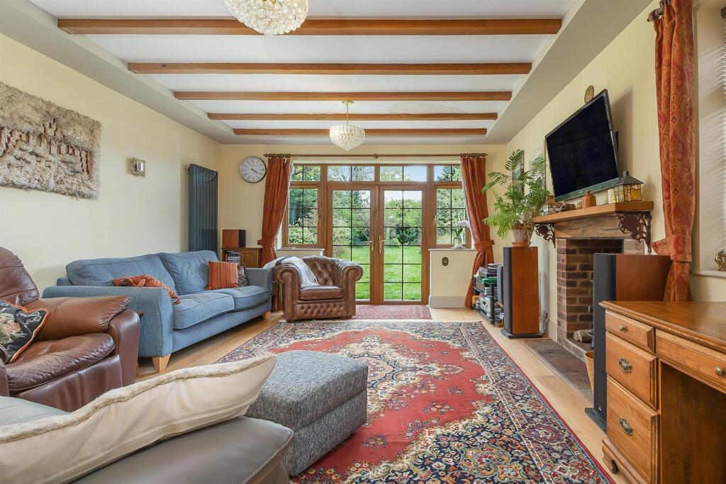 House in Rugby, Warwickshire - View 2