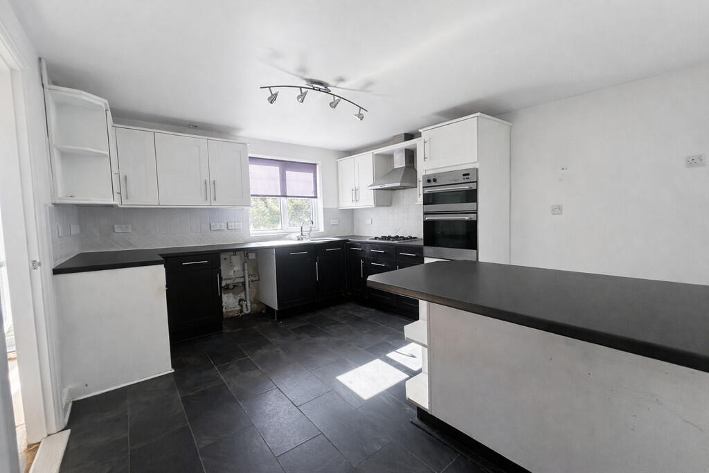 Chestnut Way, Tiptree photo 3