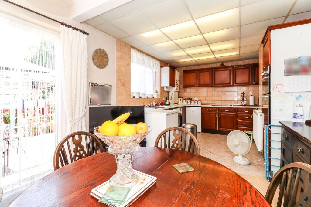 House in Three Rivers, Carpenders Park, Watford Rural - View 5
