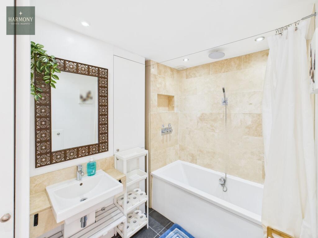 Lavender Hill, London, SW11 - View 5