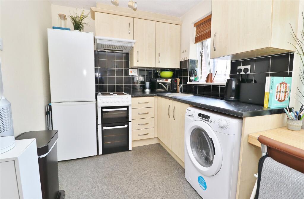 Apartment in Verwood, Dorset - View 4