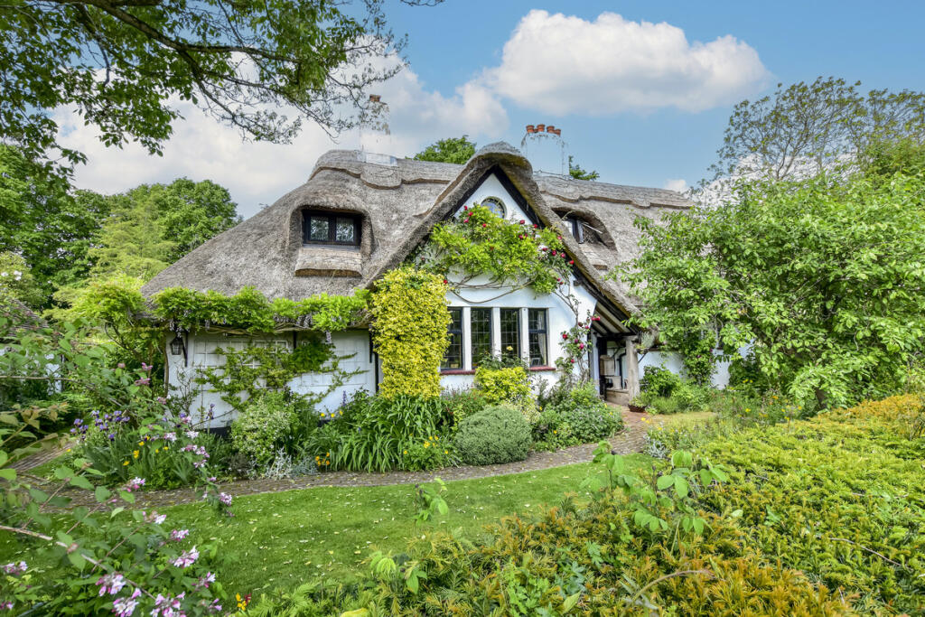 3-bed detached on Jubilee Road Littlewick Green Maidenhead, Berkshire, SL6 3QU, £1,500,000