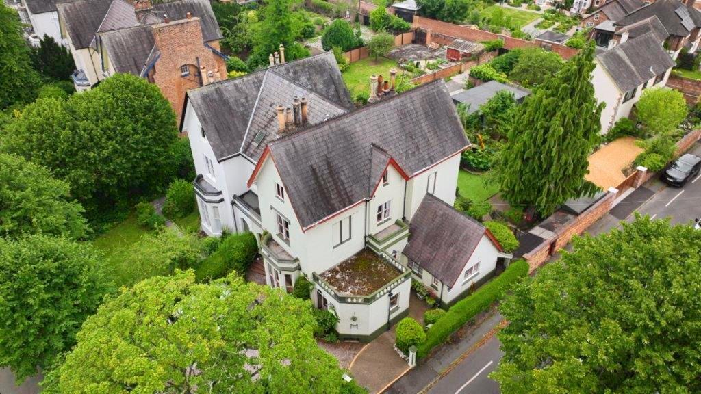 Hough Green, Chester photo 2