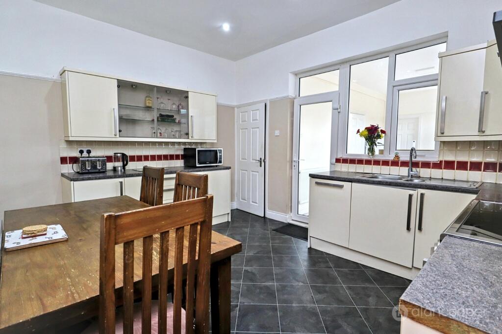 House in Nuneaton and Bedworth, Camp Hill - View 4