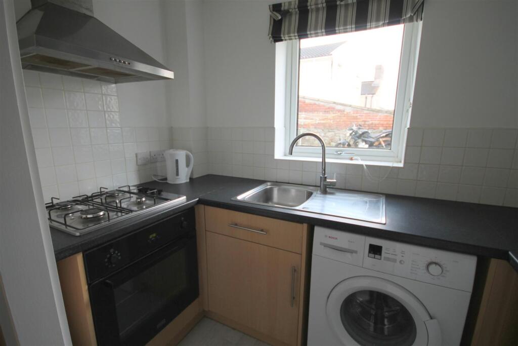 Apartment in Bristol, St George - More