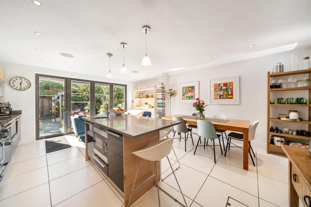 House in London, South Wimbledon, Merton - View 2