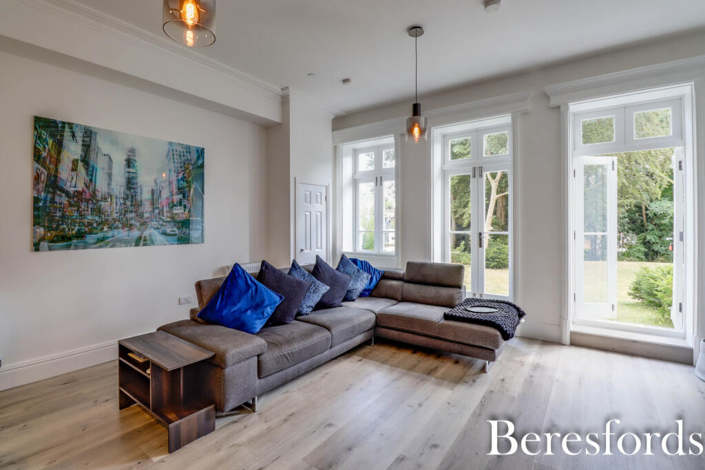 Apartment in Brentwood, Essex - More