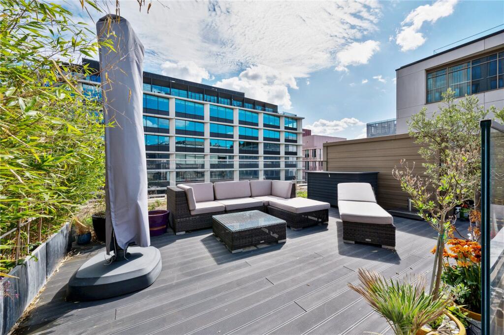 Main image of property: Lewis Cubitt Walk, London, N1C