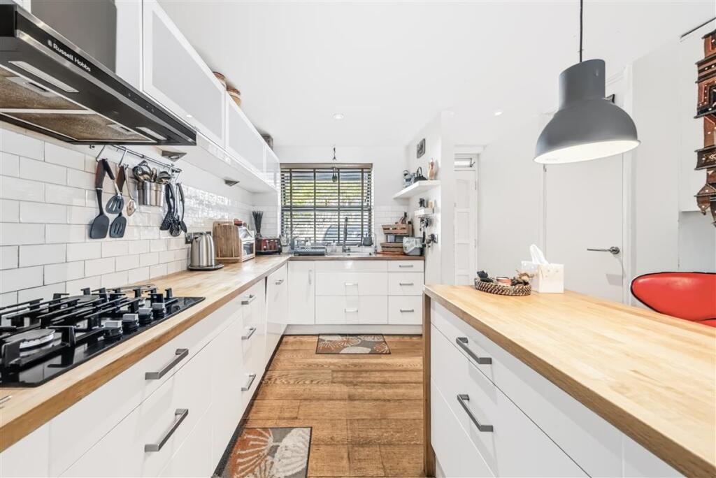 Normanby Close, SW15 photo 4