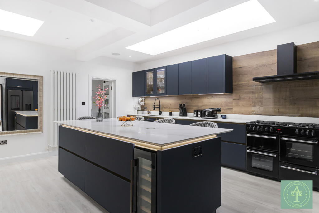 Main image of property: Holly Hill, Winchmore Hill, London, N21