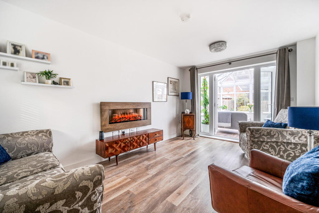 Melrose Close, Farnham, GU9 photo 2