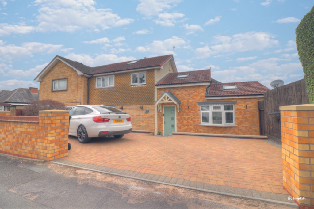 3-bed semi-detached on Nursery Road, Leicester, LE5, £325,000