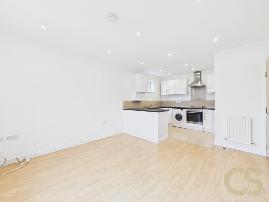 Apartment in Waltham Cross - View 4