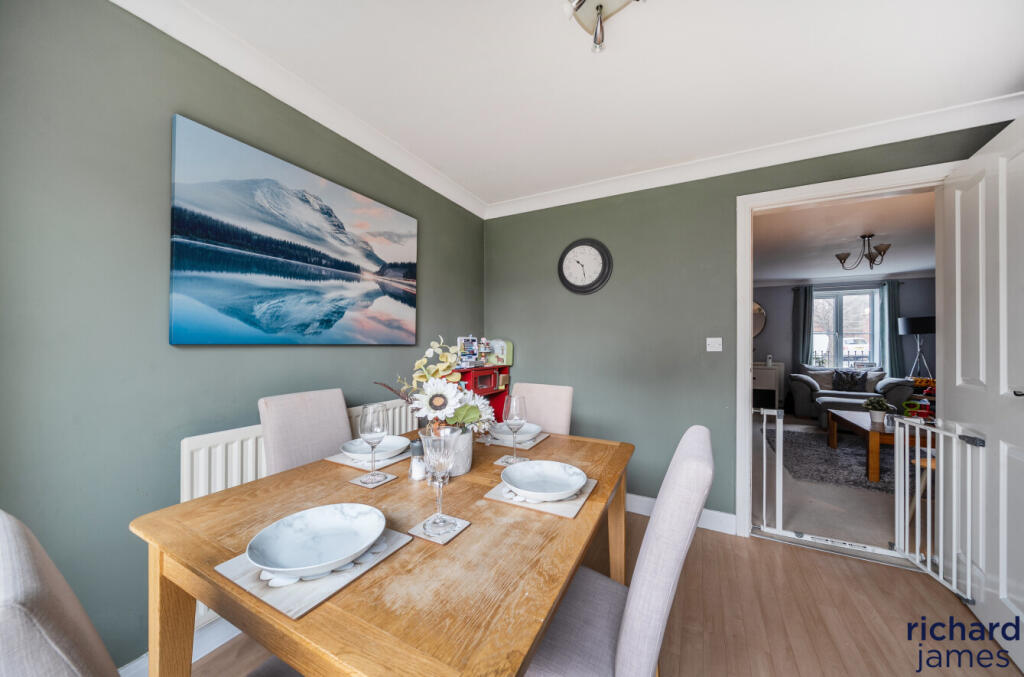 Elgar Close, Redhouse, Swindon, SN25 photo 4