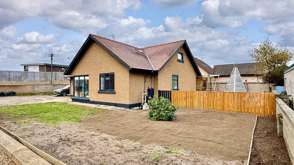 Broomfield Road, Montrose, Angus, DD10 photo 4