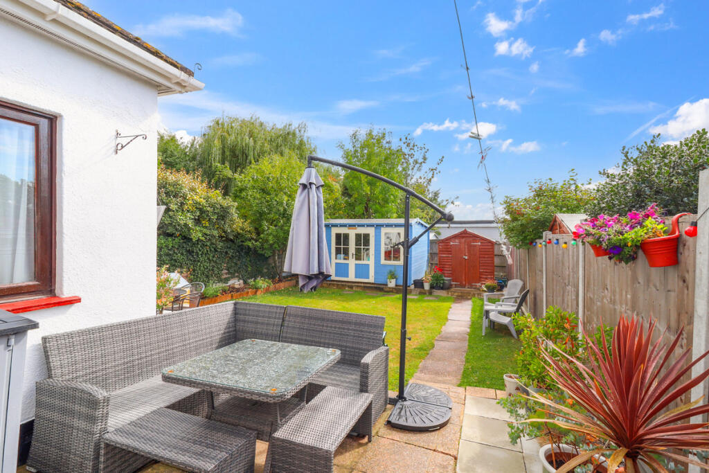 Cumberland Avenue, South Benfleet photo 4