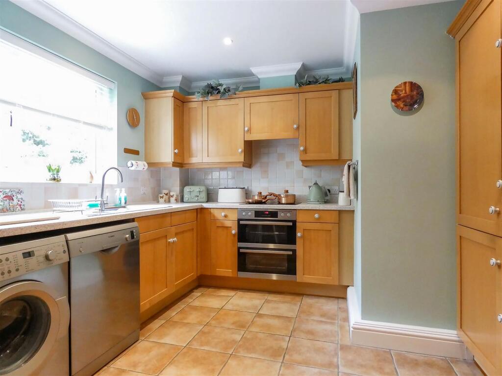 Apartment in Arun, Rustington - View 3