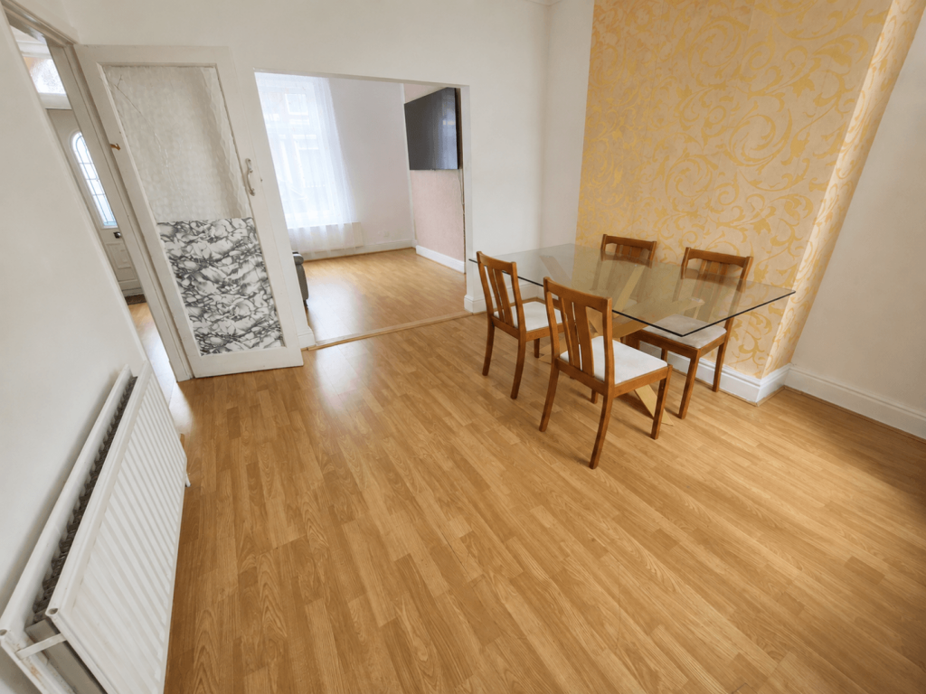 House in Hull - View 5