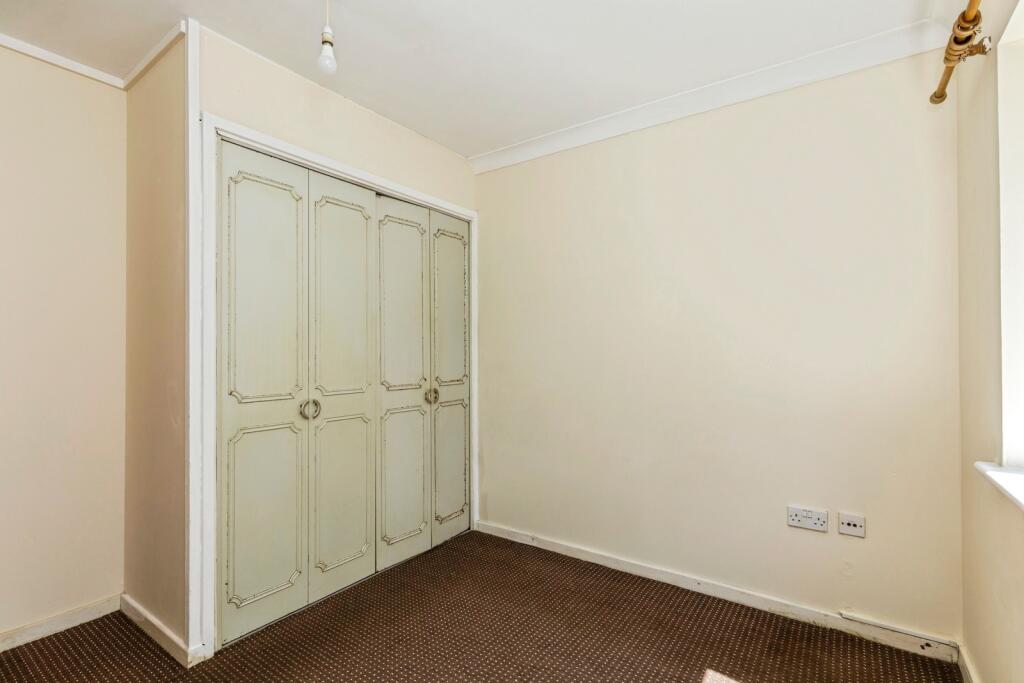 Apartment in Crawley, West Sussex - View 3
