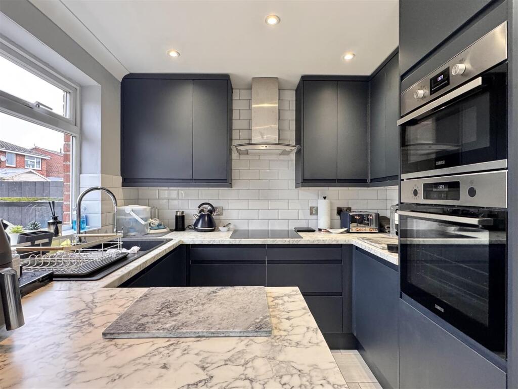 Rosebay Close, Witham photo 4