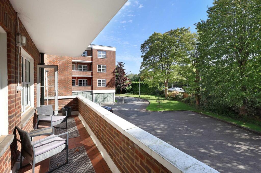 Bulstrode Court, Gerrards Cross, Buckinghamshire, SL9 photo 4