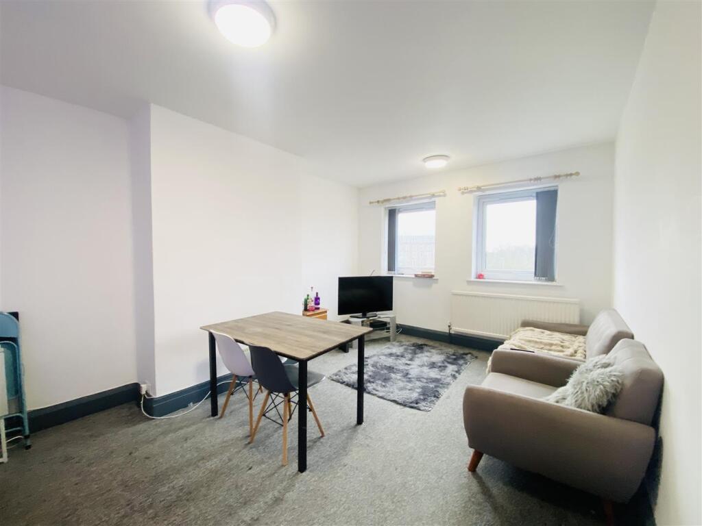 Apartment in Nottingham, West Bridgford - View 2
