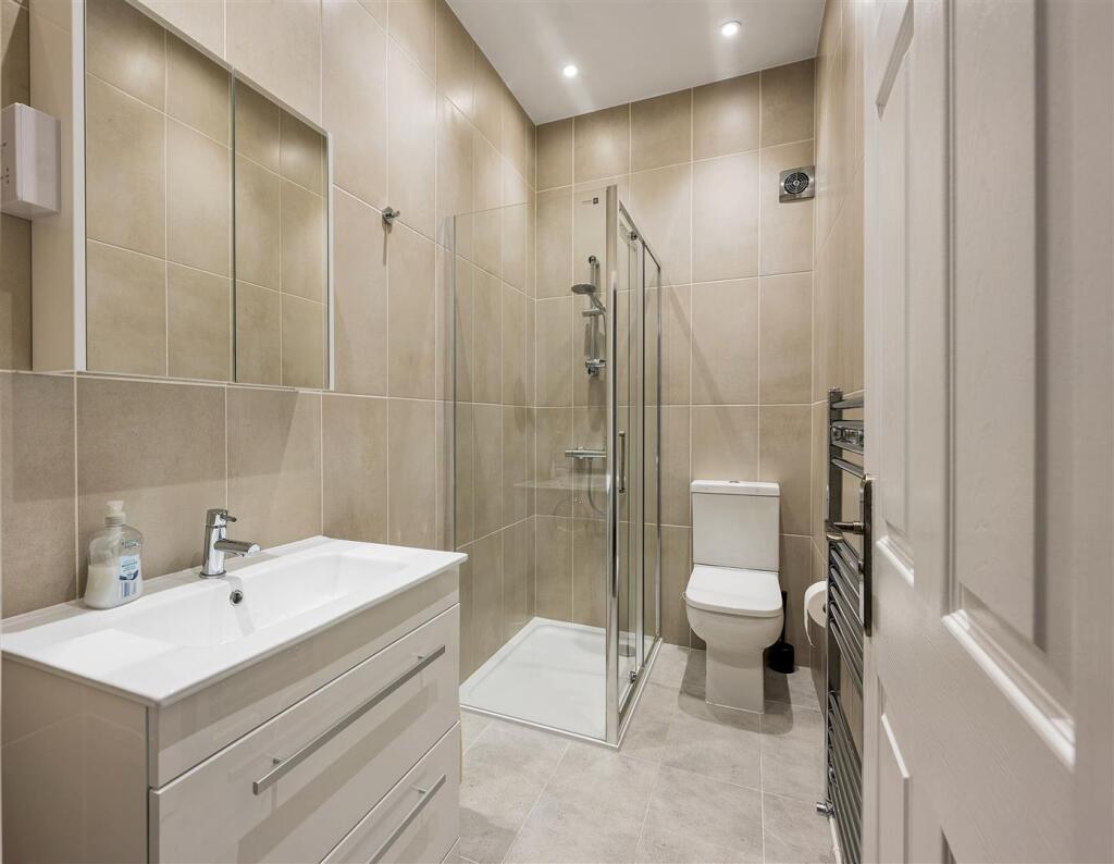 Apartment in Ilford - View 3