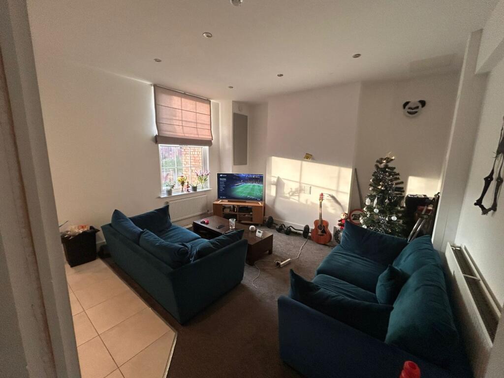Main image of property: Flat 1, 51 Mansfield Road, Nottingham, NG1 3FH