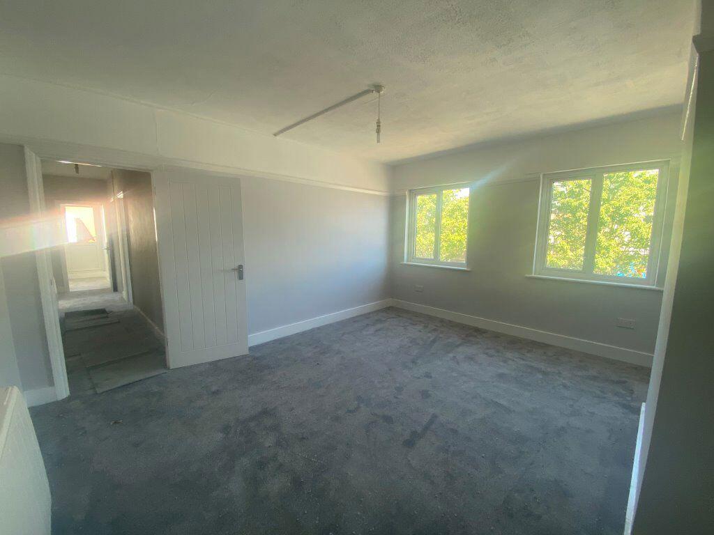 Apartment in Southend-on-Sea - View 5