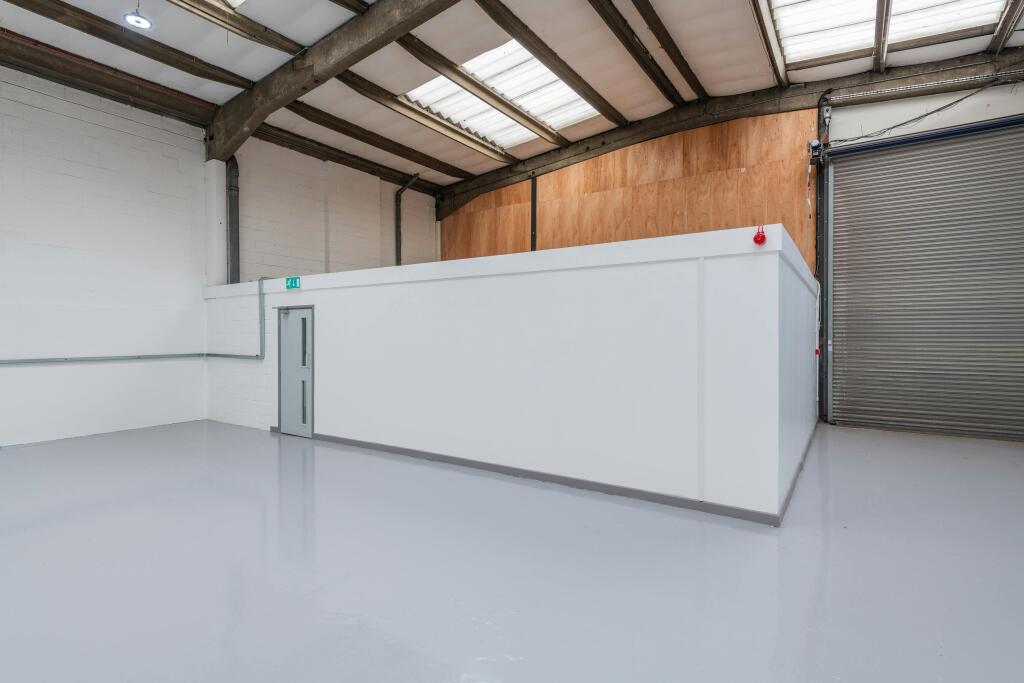 Unit 10 St Andrews Trad. Est., Avonmouth-21.jpg
