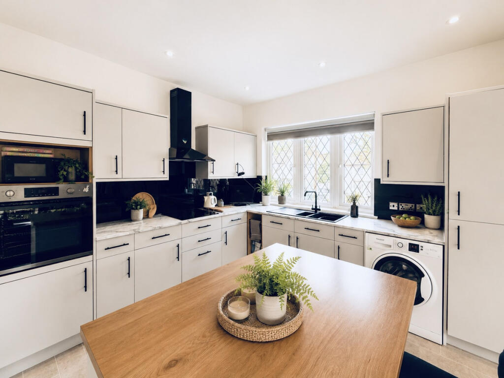 House in Orpington, Broom Hill, Goddington - View 5